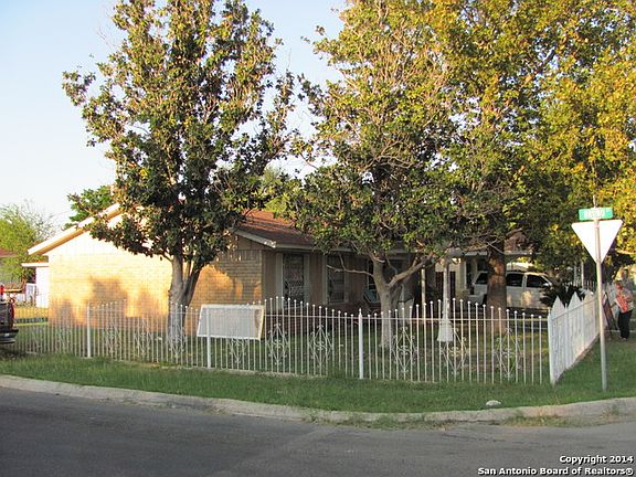 4th image of 900 Pine St