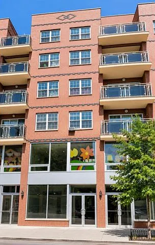 35-19 Leavitt St #4J