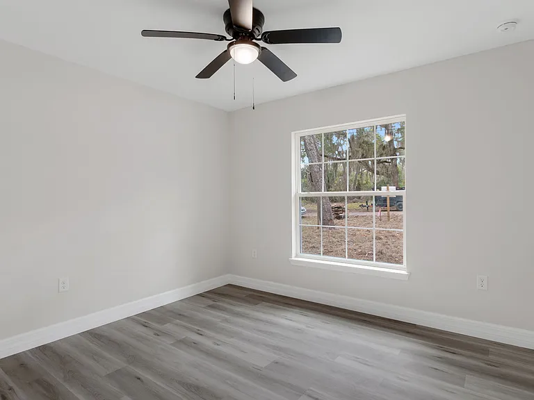 1005 Yale Ln — Photo 20