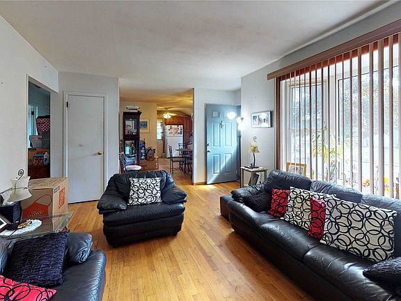 3rd image of 81 Walton St