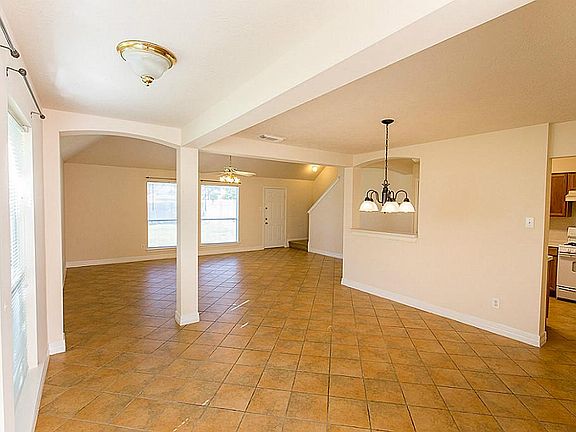 4th image of 6422 Garden Trail Ct