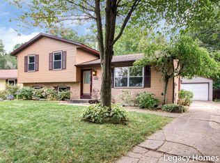 4638 Flying Eagle Dr SE, Kentwood, MI 49548