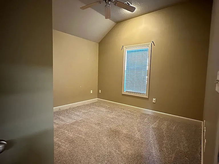 3621 Beacon St — Photo 11