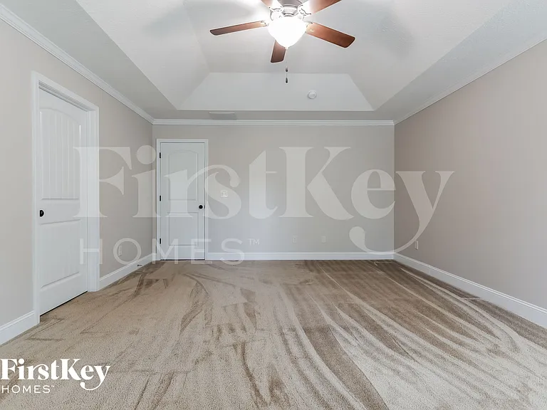 114 Colonial Ct — Photo 7