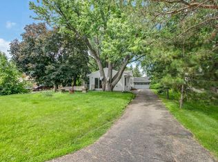 1581 Hudson Rd, Saint Paul, MN 55106