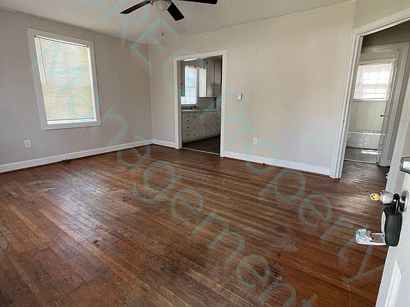 3rd image of 1107 E Moore Ave