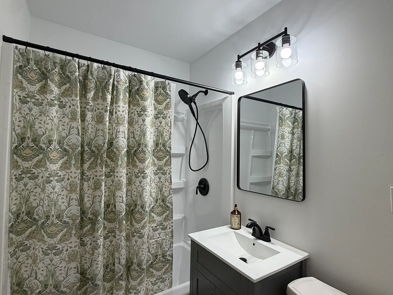 2 bed, 650 sqft, $2,000 — Photo 2