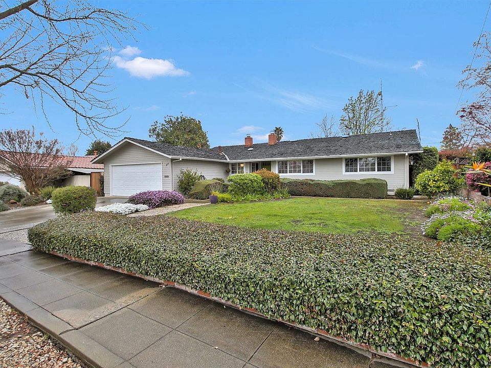 1st image of 868 Helena Dr