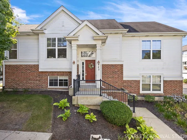 442 Plaza Pl, Aurora, IL 60504