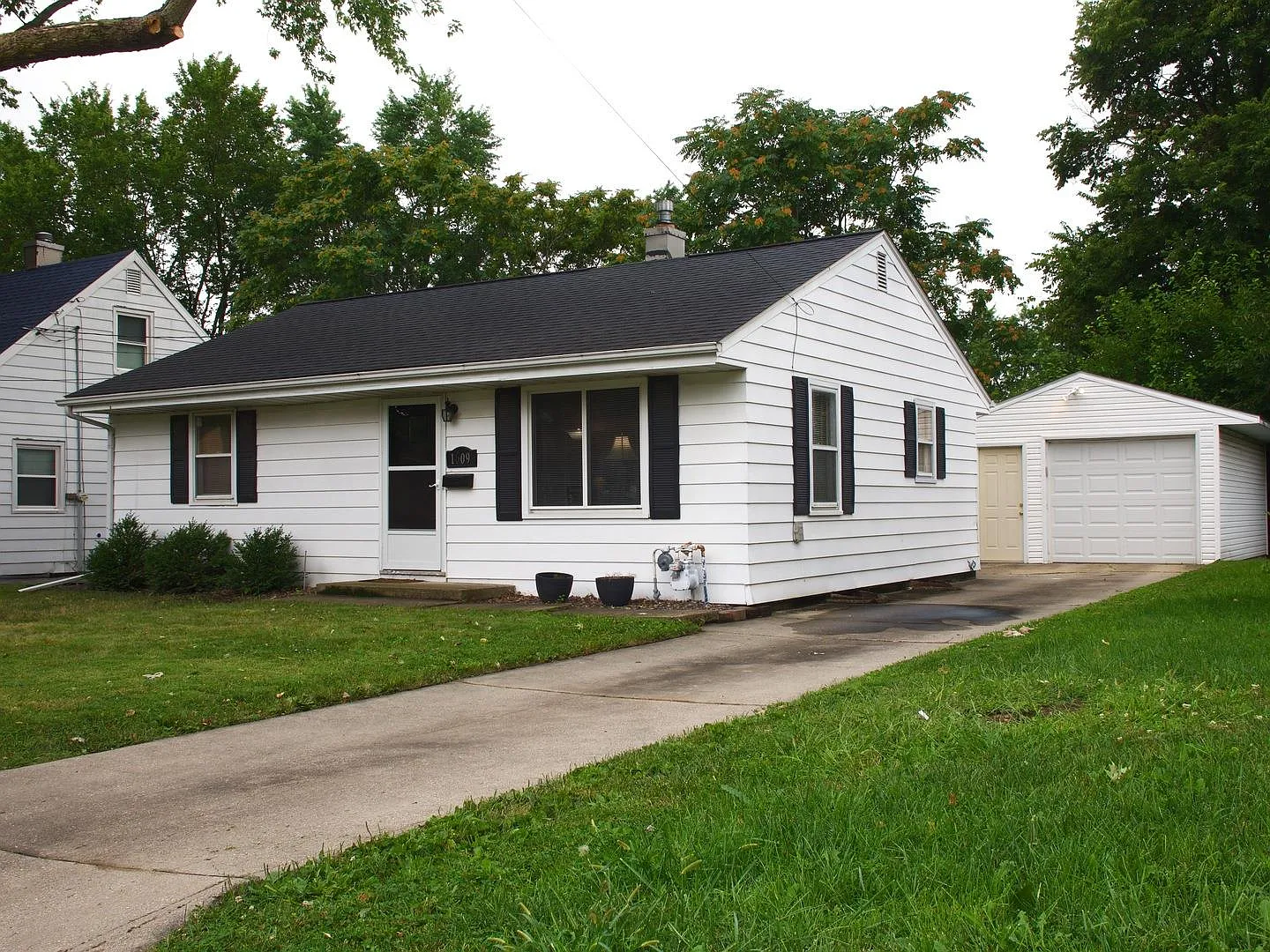1609 S Madison St photo 1