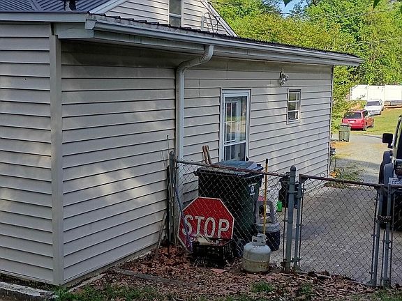 3rd image of 421 Columbia Avenue