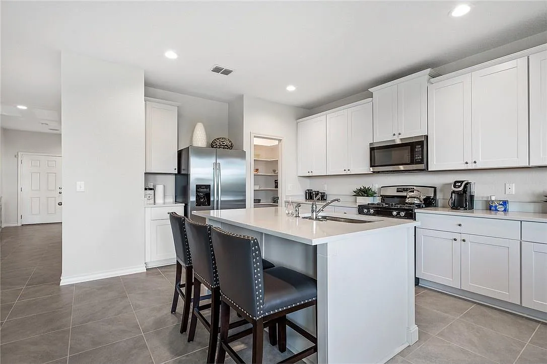 3 bed, 2.5 bath, 1643 sqft, $2,250 — Photo 1