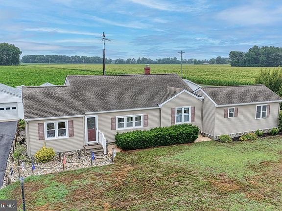 5th image of 22441 Cedar Beach Rd