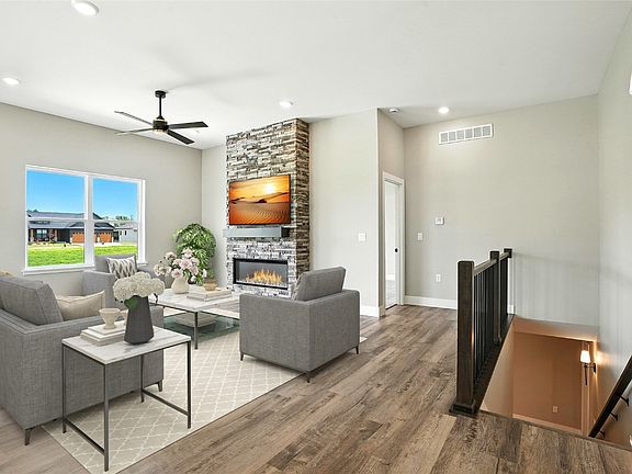 4th image of 904 Long Dr