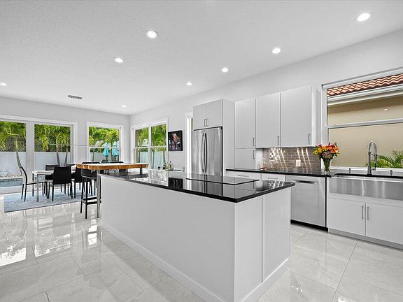 5th image of 169 Hampton Circle