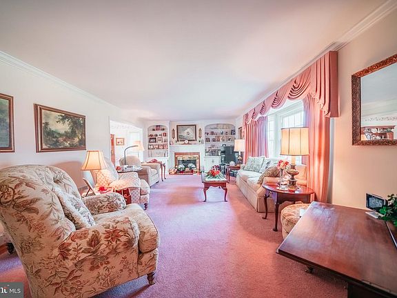5th image of 1212 Oaklawn Dr