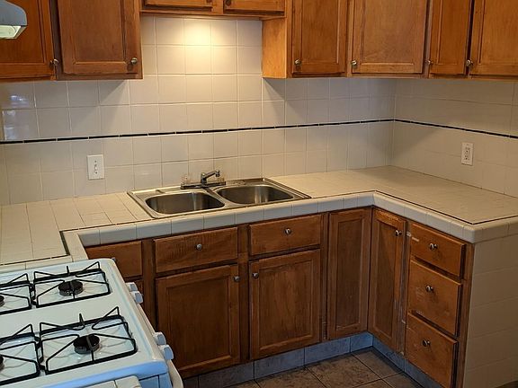 4th image of 1014 E 1st St #1014