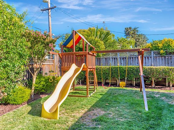3rd image of 6540 Camelia Dr