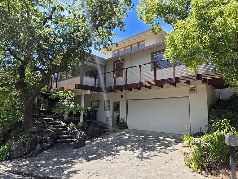 237 N Almenar Dr — Photo 2