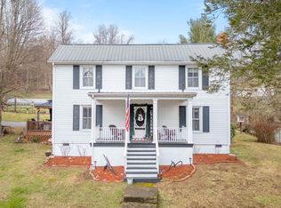 202 Thunder Rd, Pembroke, VA 24136