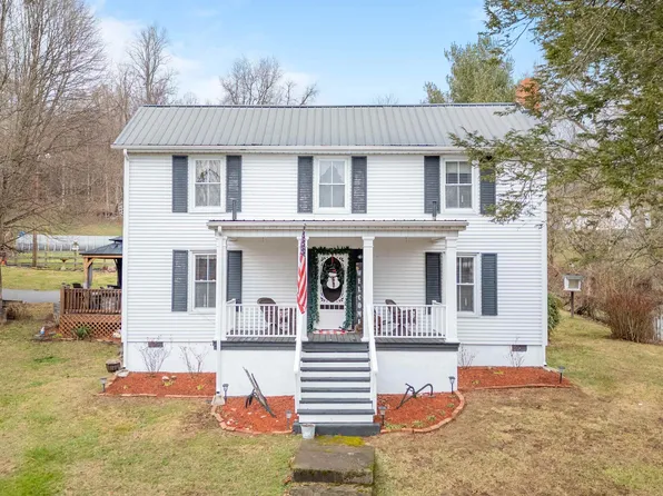 202 Thunder Rd, Pembroke, VA 24136