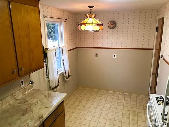 3rd image of 435 Victoria Blvd