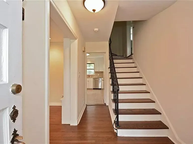 11 Fairway Dr — Photo 3