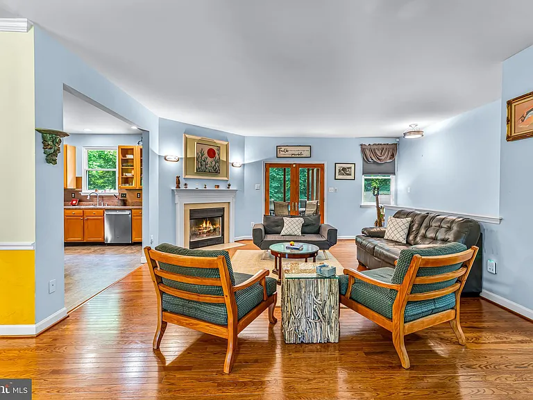 10870 Hammond Dr — Photo 6