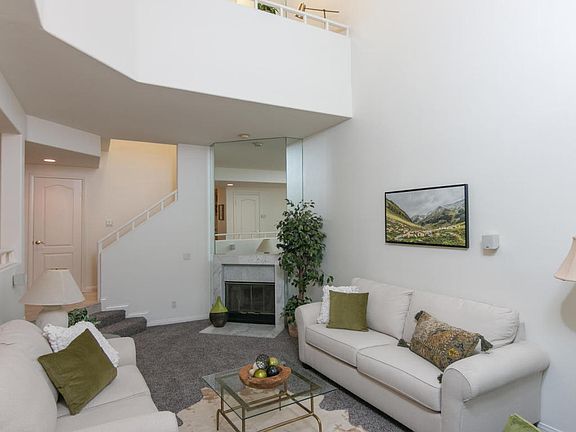 4th image of 19 Greenmeadow Dr