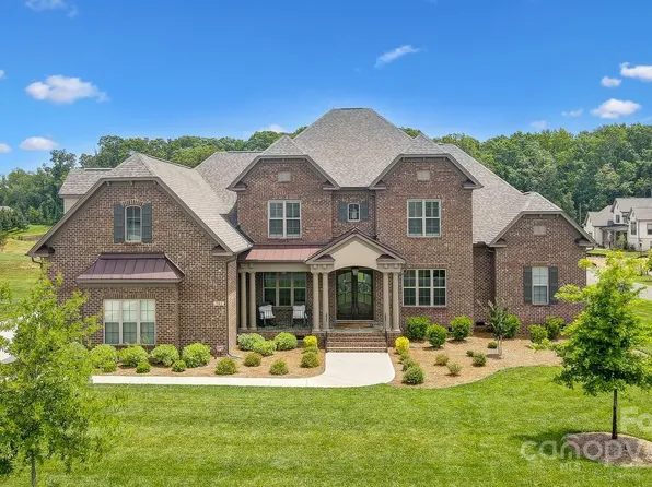 721 Farmer Mill Ln, Matthews, NC 28104