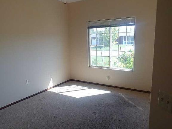2nd image of 1701 Coventry Ct APT B