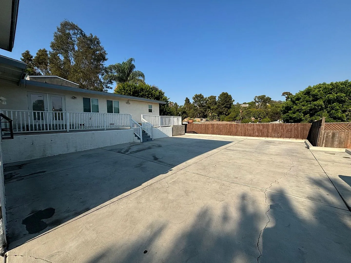 6 Bed/ 5 Bath on Campanile! Large back area! — Photo 3