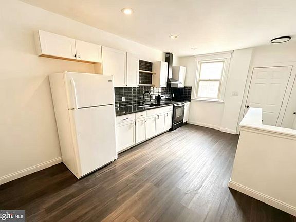5th image of 3340 Saint Vincent St
