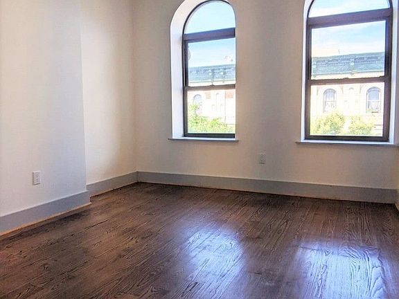 3rd image of 305 Hart St #8