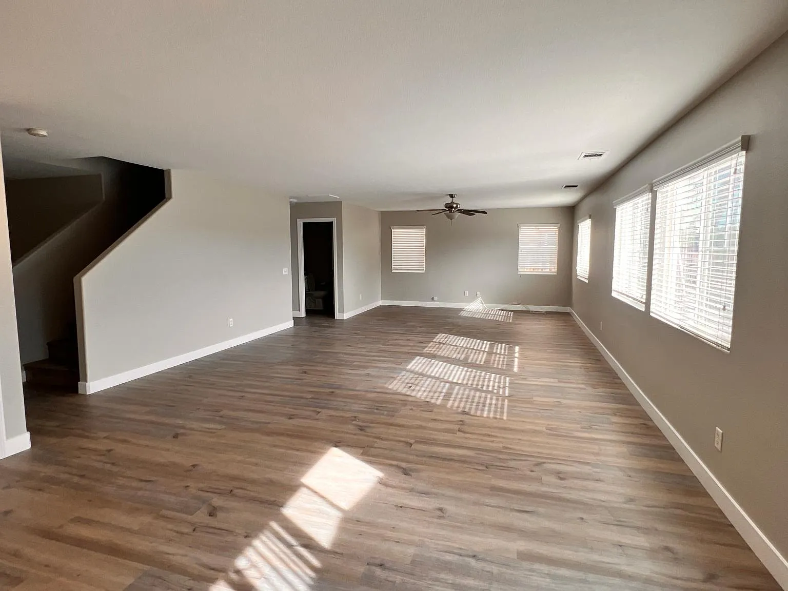 4 bed, 2.5 bath, 2696 sqft, $3,400 — Photo 4