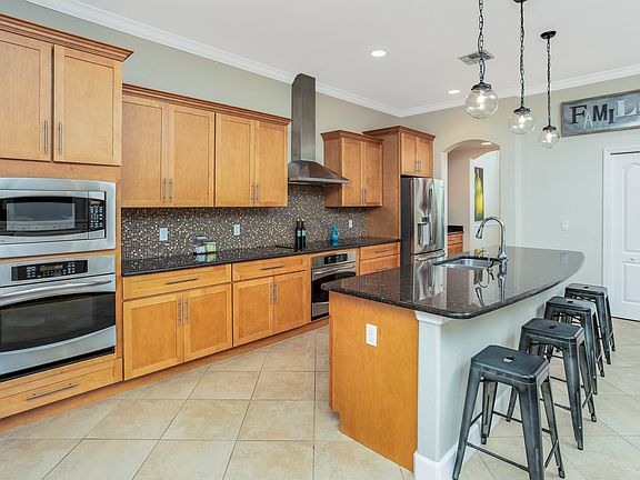 3rd image of 27072 Grand Oak Ln