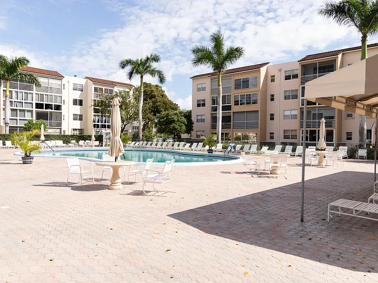 2851 Somerset Dr #116E — Photo 27