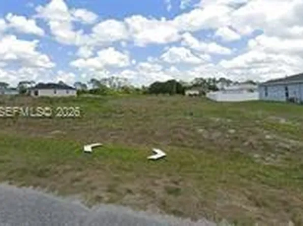 9046 Green Cir, Labelle, FL 33935