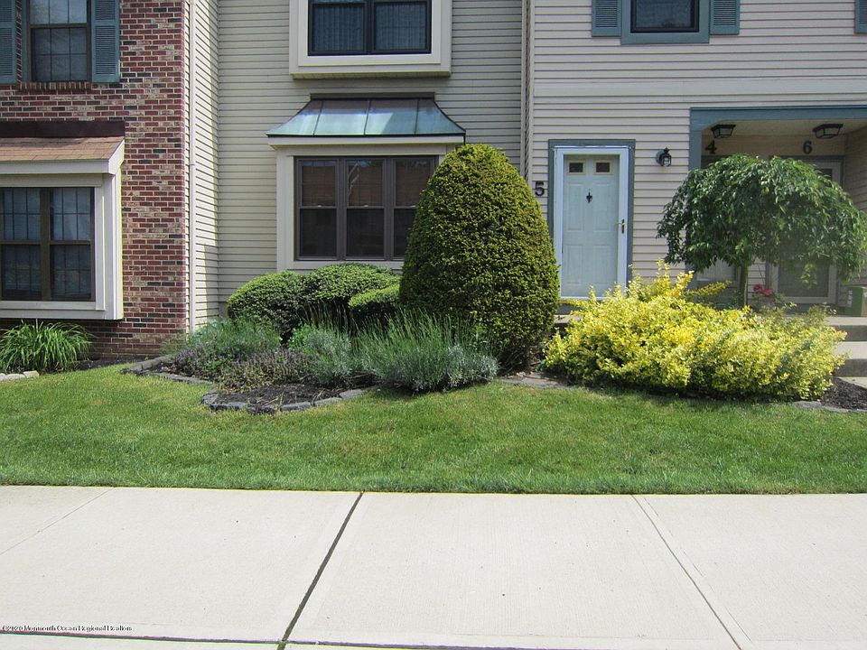 1st image of 39 Worthington Ct Unit 5