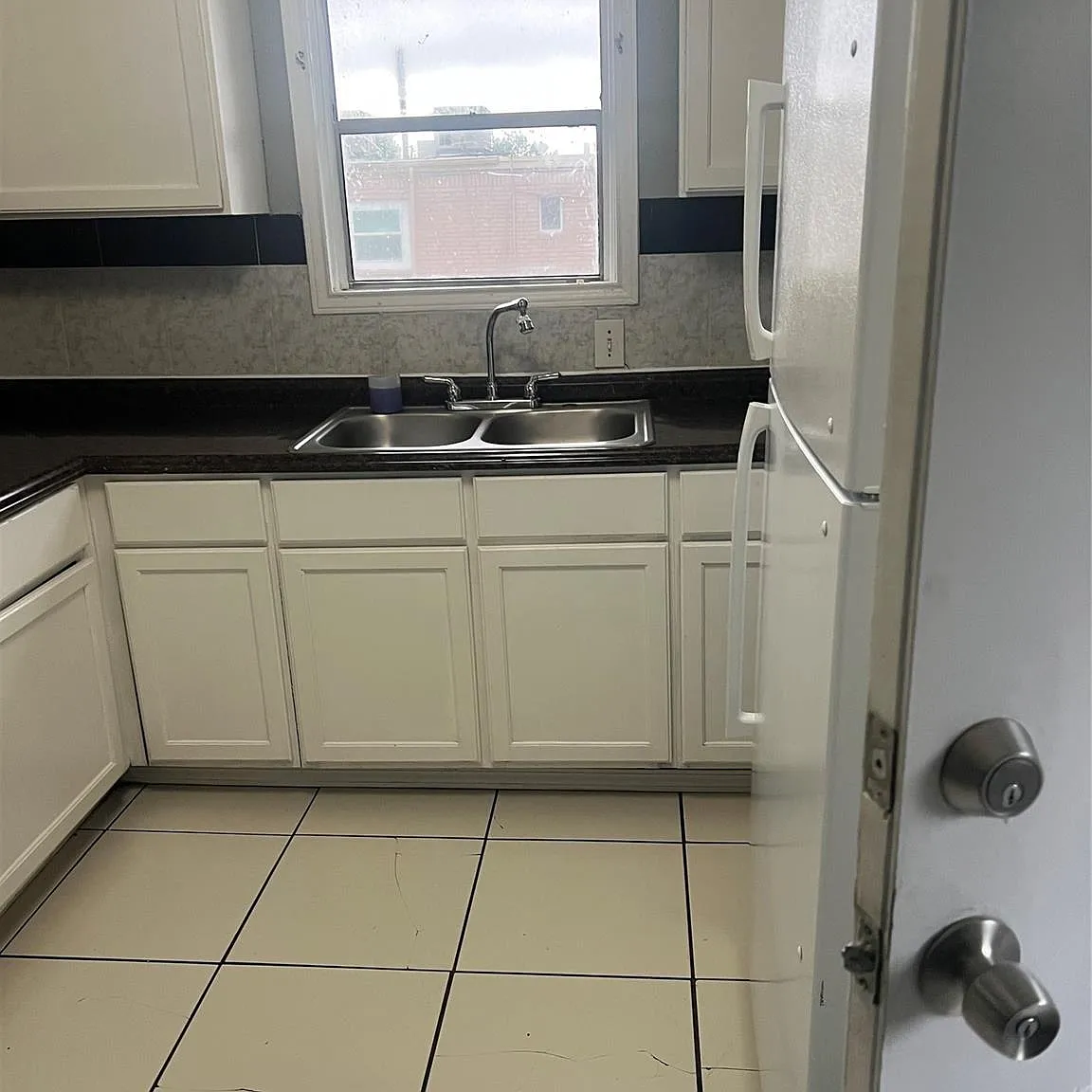 3 bed, 1.0 bath, 840 sqft, $1,200 — Photo 4