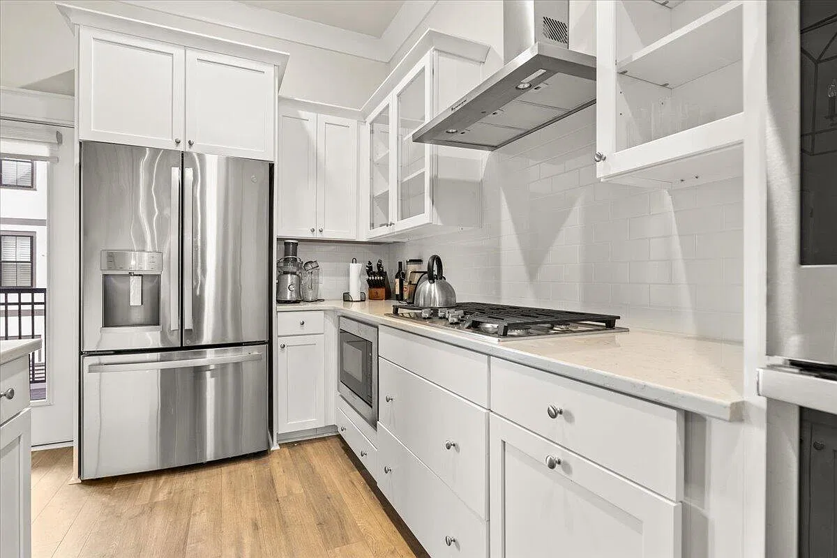 4 bed, 3.5 bath, 2625 sqft, $4,695 — Photo 4