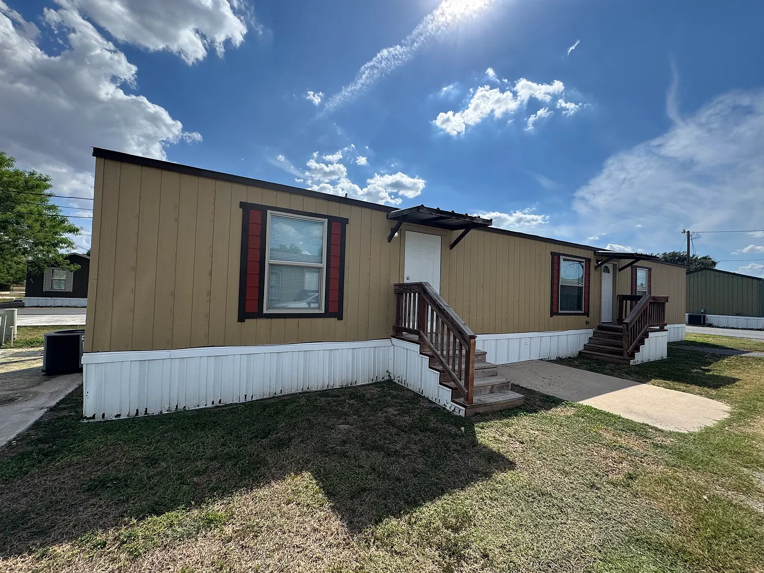 3 bed, 960 sqft, $799 — Photo 1