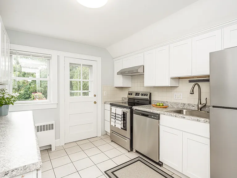 300 Hubbard Ave #2 — Photo 8