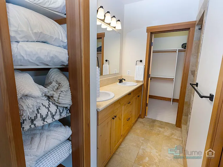 224 N Holladay Dr #201 — Photo 58