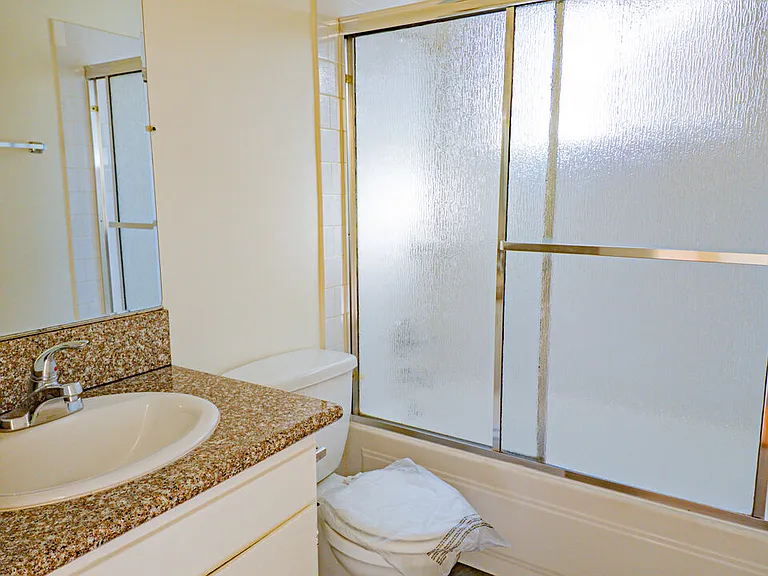 447 W Elk Ave — Photo 5