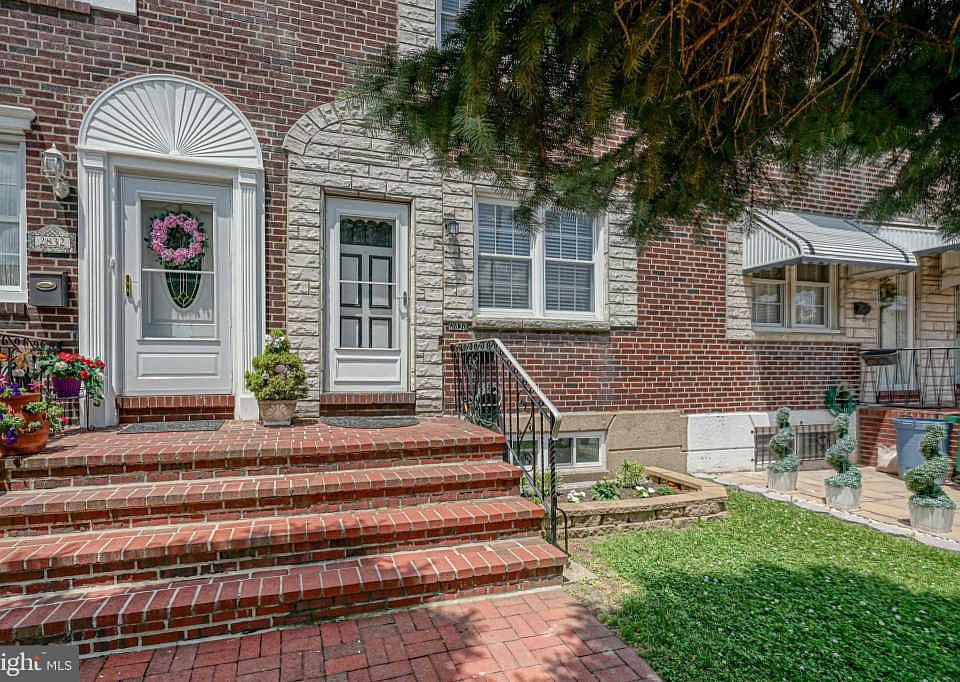 1st image of 2830 S Darien St