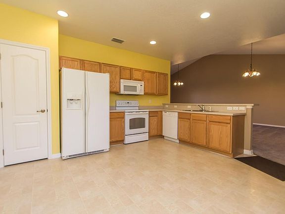 5th image of 1055 Venetian Dr Unit 202