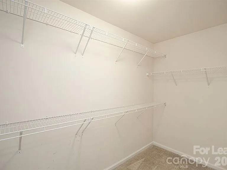 2704 Silverthorn Dr — Photo 12