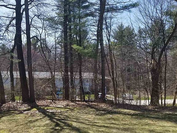 3rd image of 83 Oakridge Dr