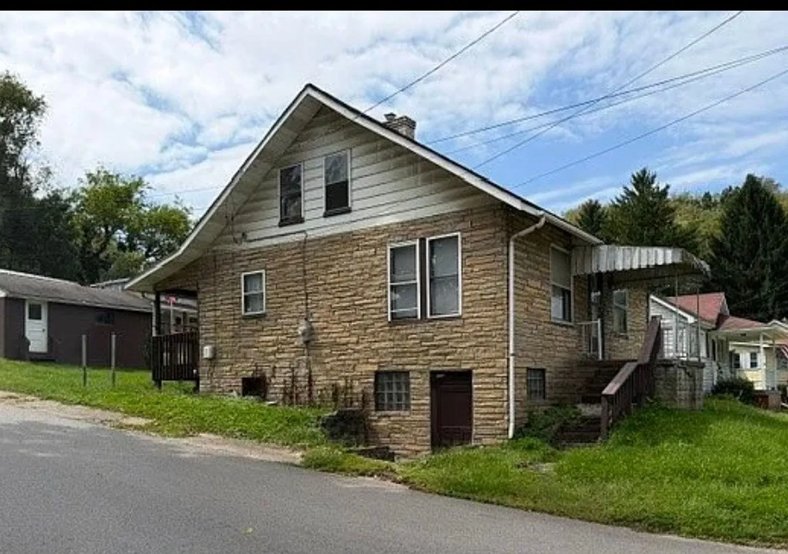 3 Bedroom Home-BlackHawk School Dist — Photo 2